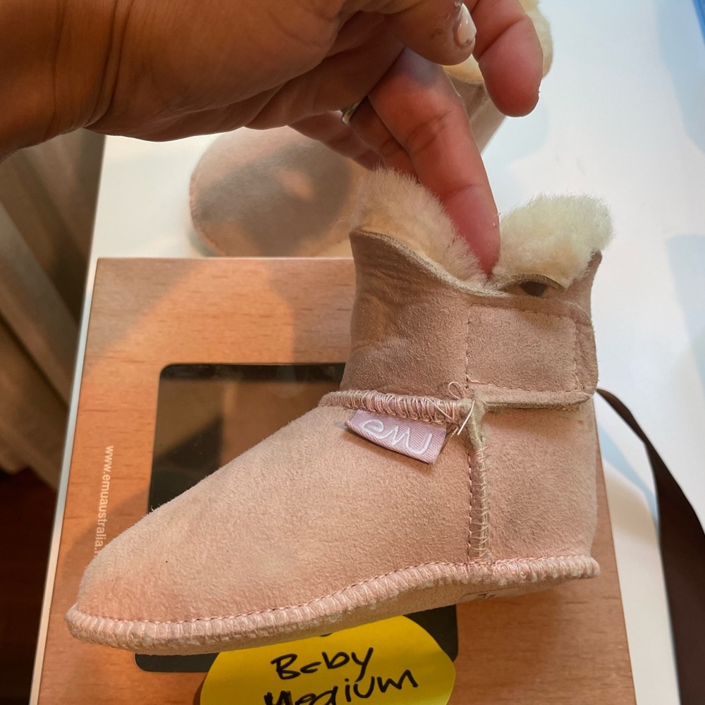 EMU sheepskin premium  pink booties